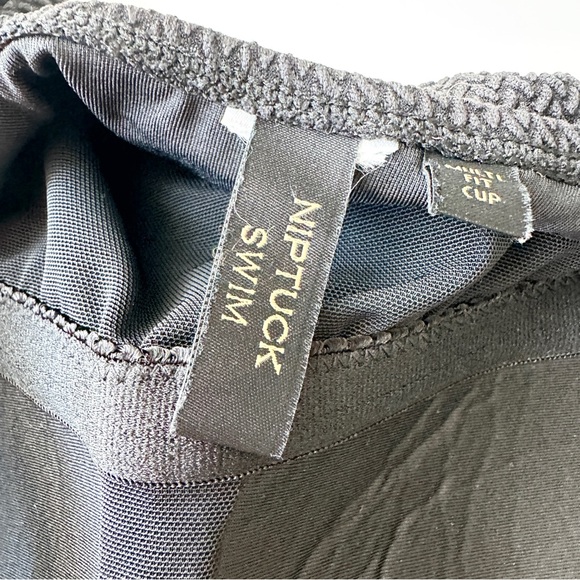 Nip Tuck Swimsuit Womens 4 Black Solid One Piece Neutral Slimming - Picture 8 of 12